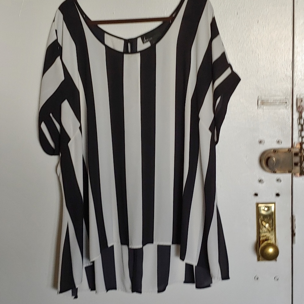 LANE BRYANT BLACK AND WHITE BLOUSE - 26/28